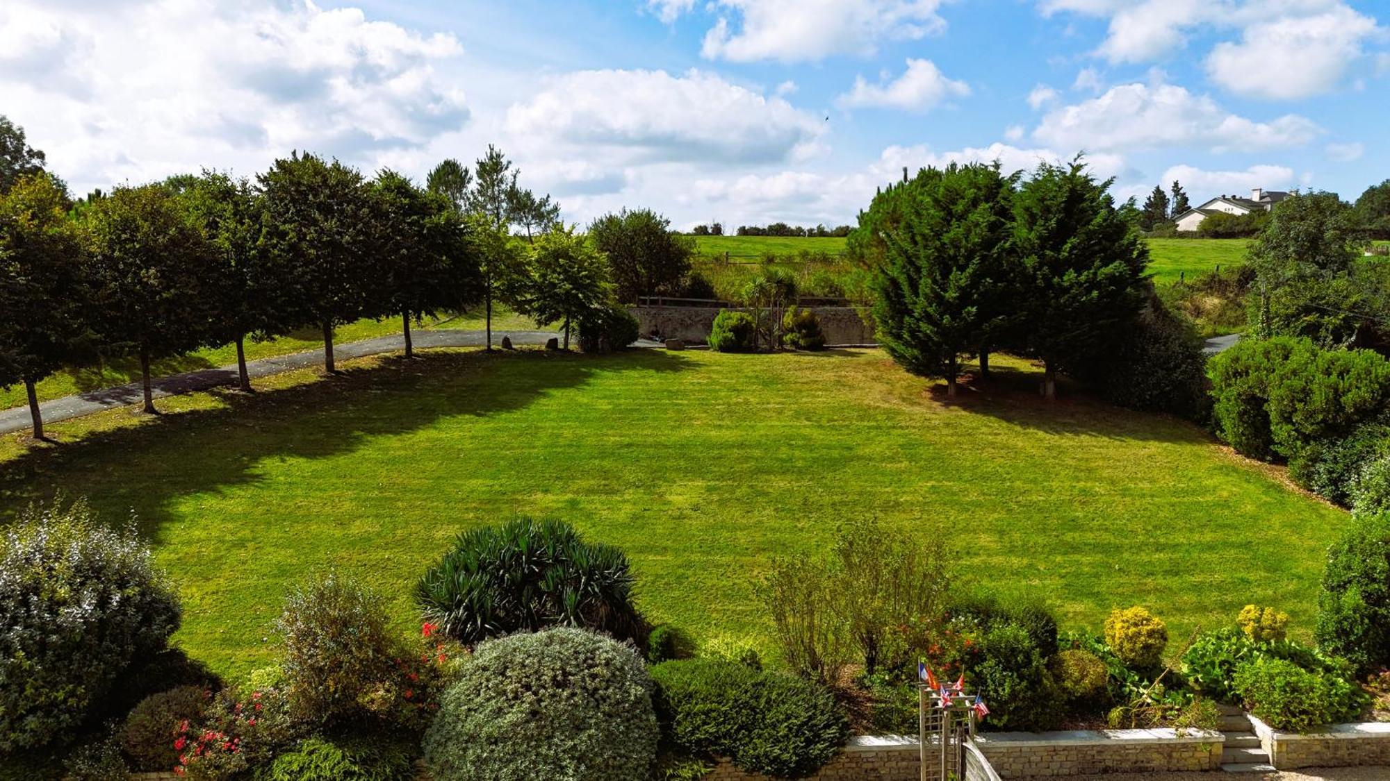 Le Domaine Des Roseraies, Monfréville Exteriör bild